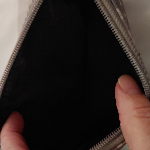NWOT Wristlet - Picture 2 of 4